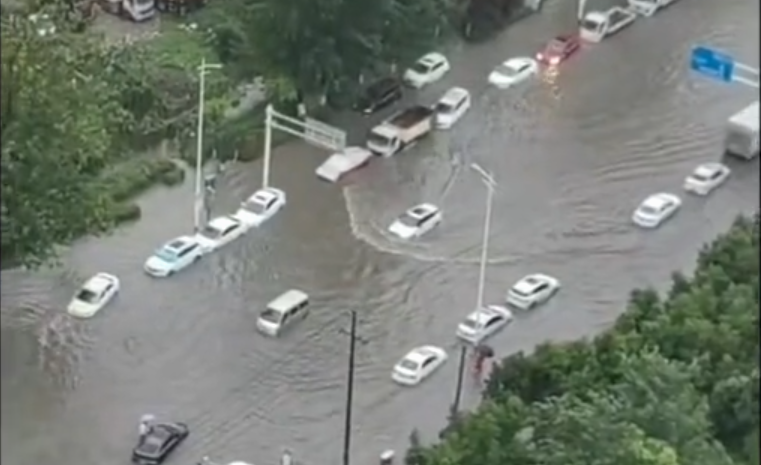 【一線採訪】成都破紀錄大暴雨 街道如河
