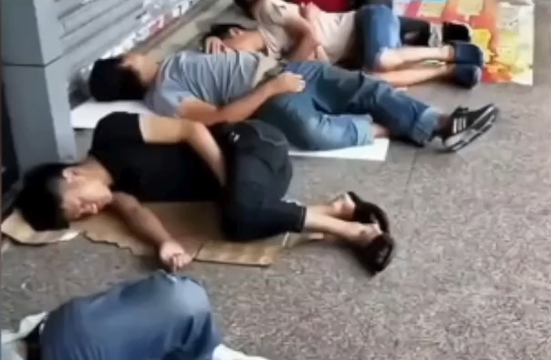 【紀元焦點】大量人員流落街頭 深圳夢碎了