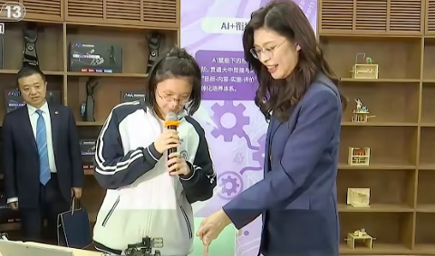 郑丽文访中480万全民买单 网友：舔共拿国库、两边当乞丐(图)