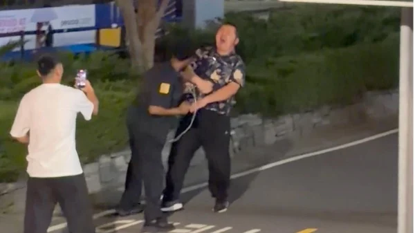 “光覆之路”行动遭暴力阻拦 将起诉纽约中领馆安保公司(图)